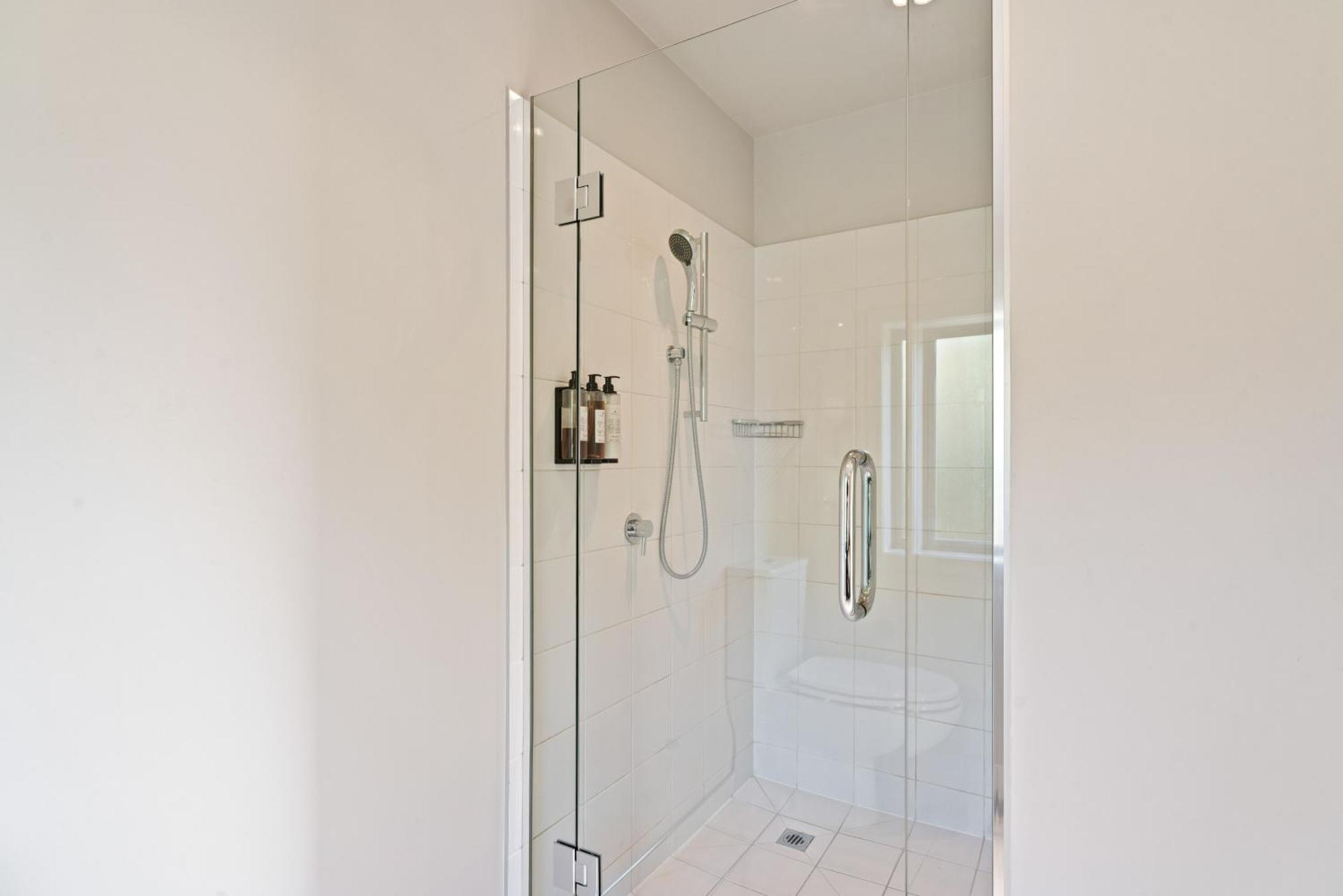 Lakefront Living - 4 Bedrm Apartment Alpine Vilage Квинстаун Экстерьер фото